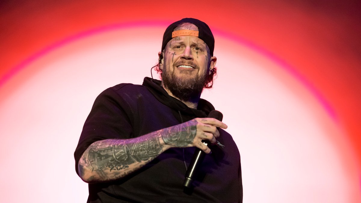 Jelly Roll shares heartbreaking reason for 200-lb weight loss – NBC Los Angeles